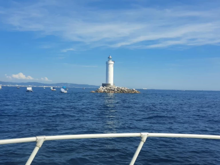 Location Bateau à moteur Piantoni avec permis