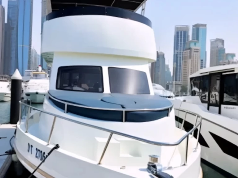 Location bateau Riviera 42  à Dubai Marina sur Samboat