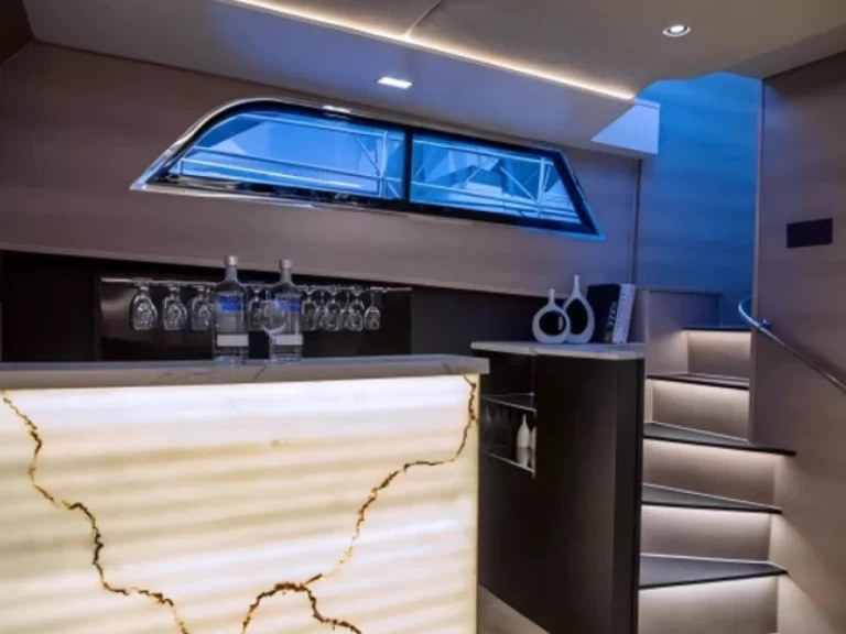 Location à Dubai Marina - Hatteras 64 sur SamBoat