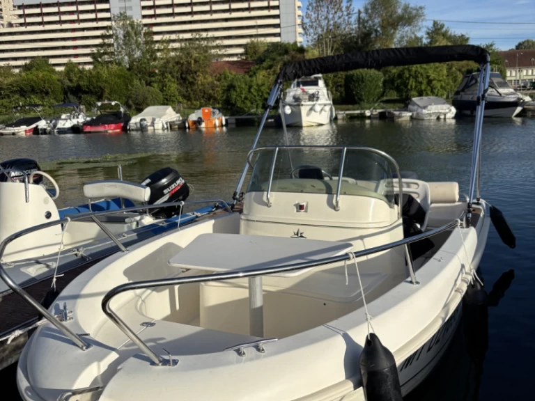 Location Bateau à moteur à Metz - Jeanneau Cap Camarat 515