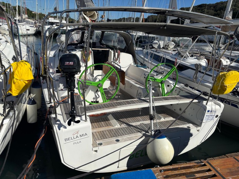 Location bateau Elan E4 à Pula sur Samboat