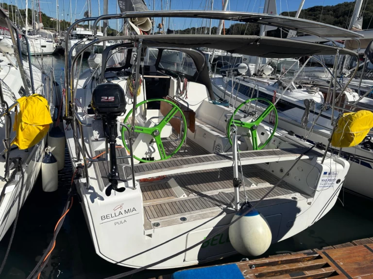 Location bateau Elan E4 à Pula sur Samboat