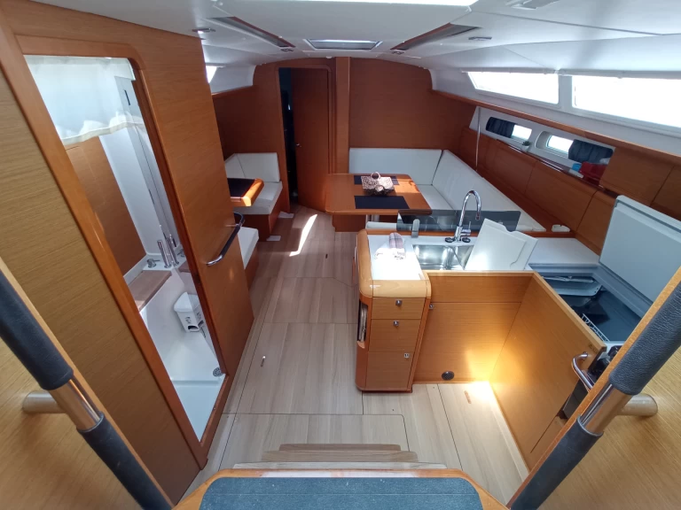 Louez un Jeanneau Sun Odyssey 409 à Lefkáda
