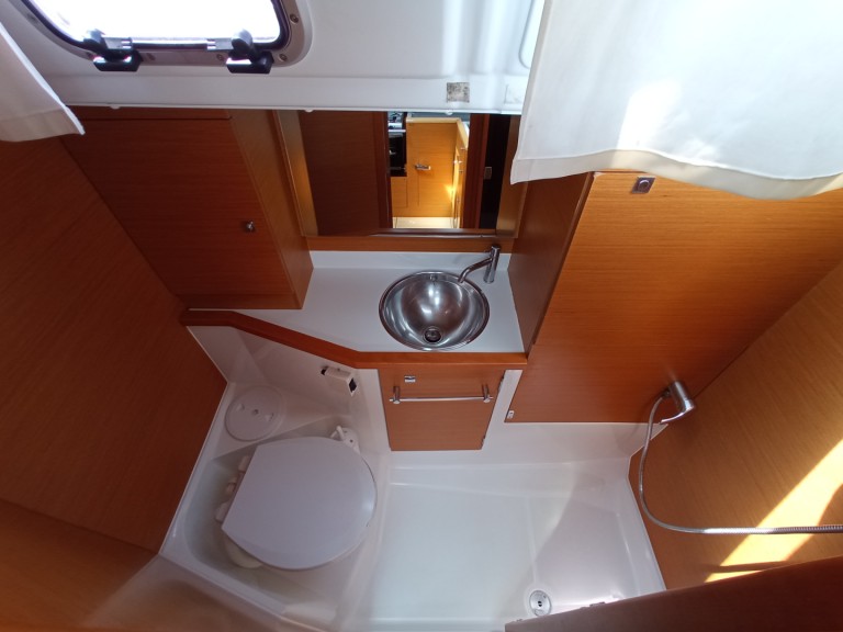 Louer Voilier avec ou sans skipper Jeanneau à Lefkáda