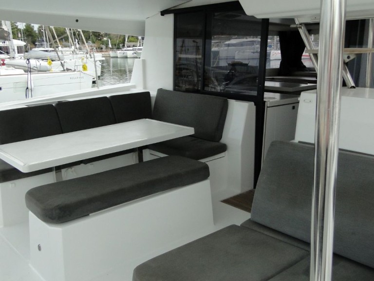 Louez un Fountaine Pajot Astrea 42 à Gouviá