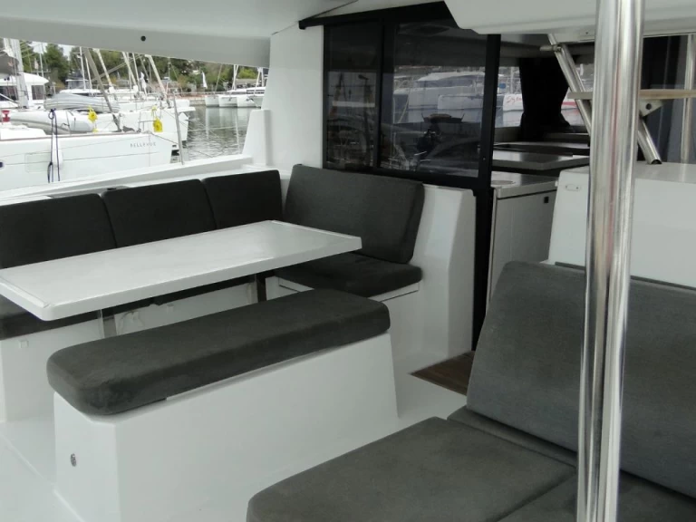 Louez un Fountaine Pajot Astrea 42 à Gouviá