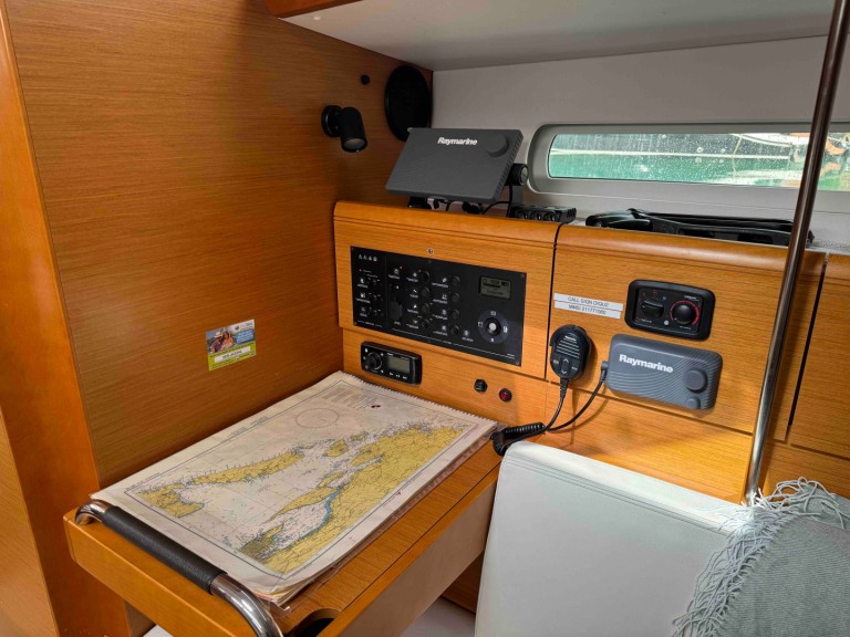 Jeanneau Sun Odyssey 389 a louer à Sukošan