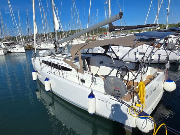 Location Voilier à Pula - Jeanneau Sun Odyssey 380