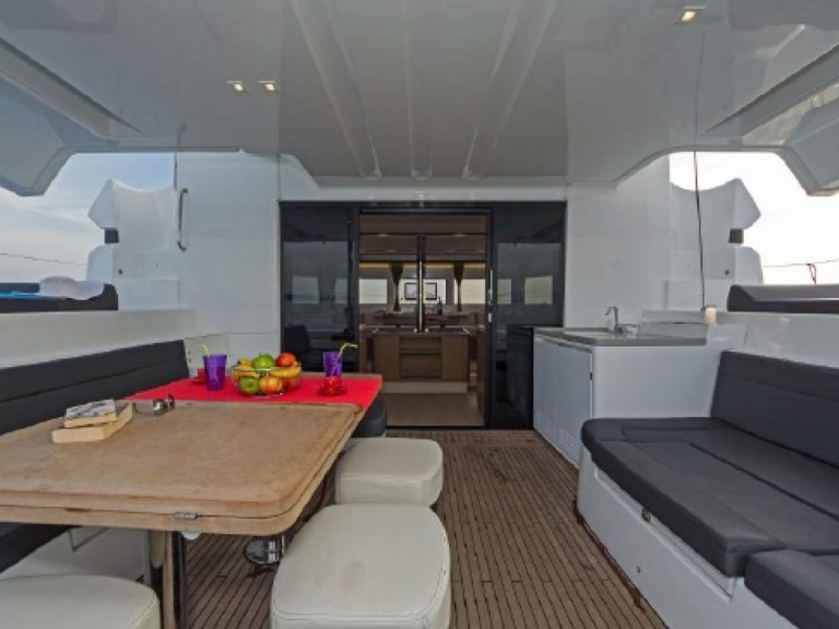 Catamaran à louer à Lefkáda au meilleur prix