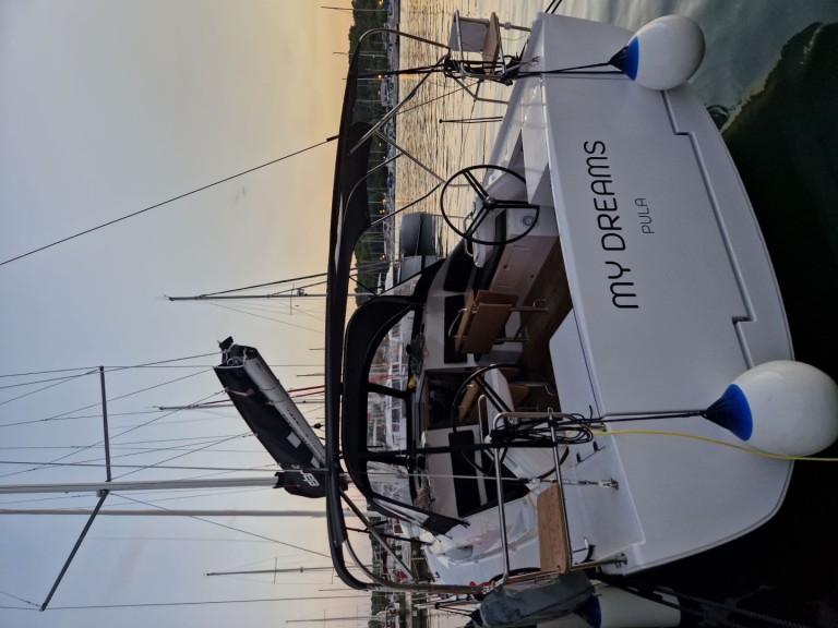 Louez un Elan Impression 45 à Pula