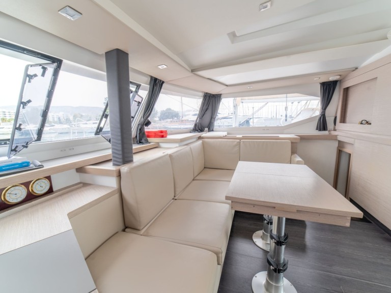 Louez un Fountaine Pajot Astrea 42 à Gouviá