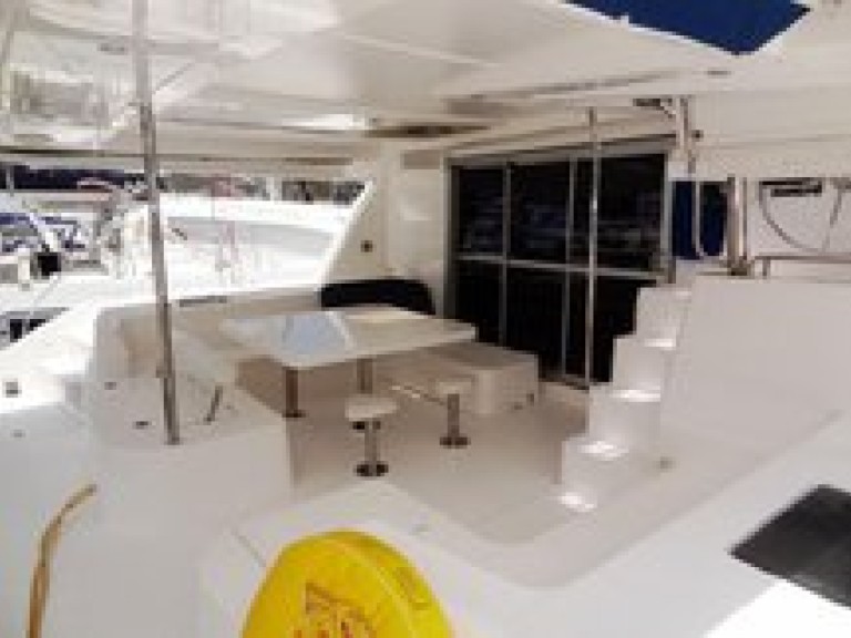 Location Catamaran Leopard Catamarans / Robertson & Caine avec permis