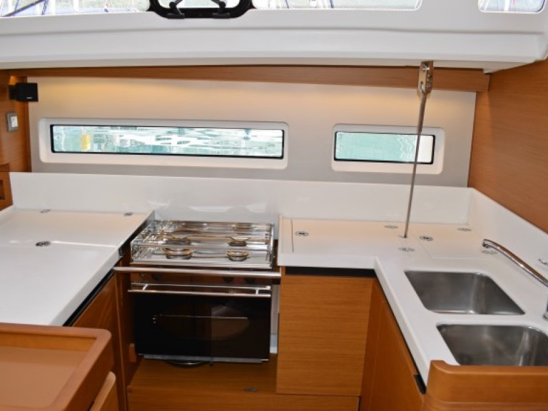 Louer Voilier avec ou sans skipper Jeanneau à Sukošan