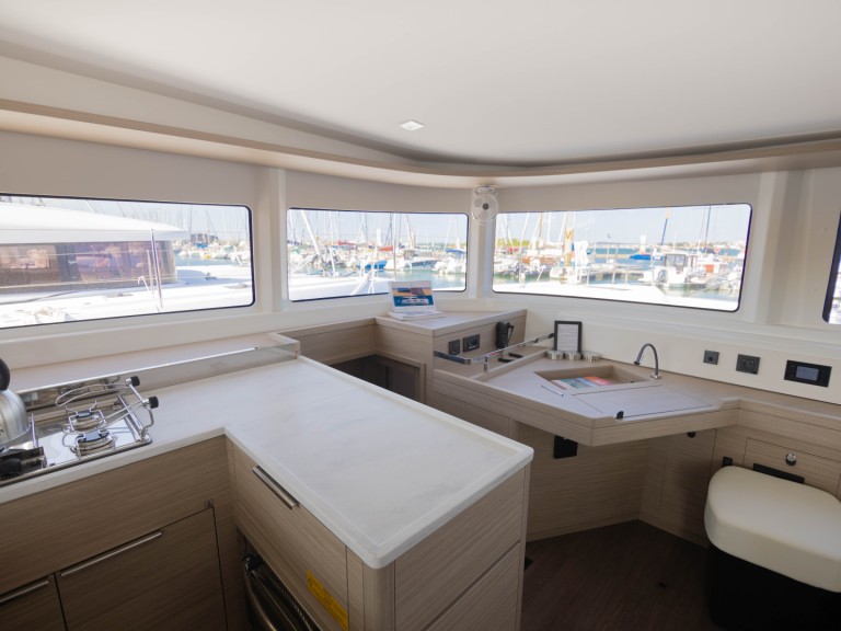 Catamaran à louer à Bas du Fort au meilleur prix