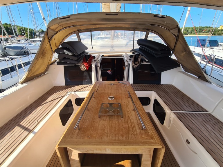 Location à Kotor - Dufour Dufour 520 Grand Large sur SamBoat