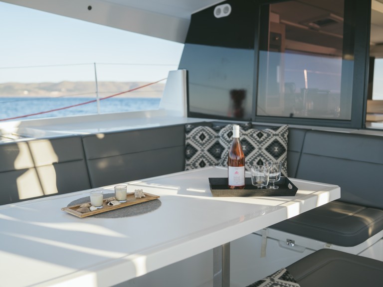 Louez un Fountaine Pajot Fountaine Pajot 47 SAONA LUX (GEN,AC,WATERMAKER) à Lávrio
