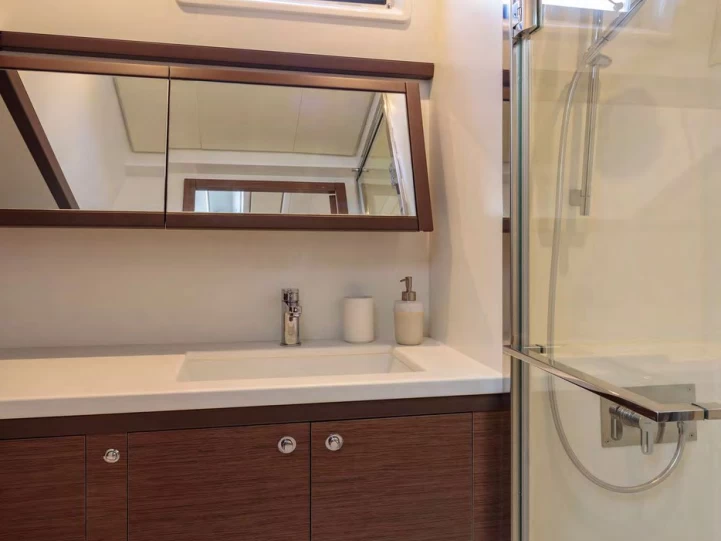 Location bateau Lávrio pas cher Lagoon 52 F