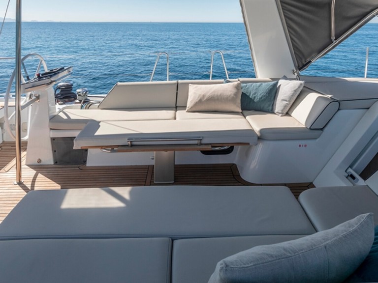 Location bateau Ajaccio pas cher Oceanis Yacht 54