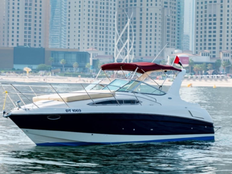 Location Bateau à moteur à Dubai Marina - Régal Commodore 300
