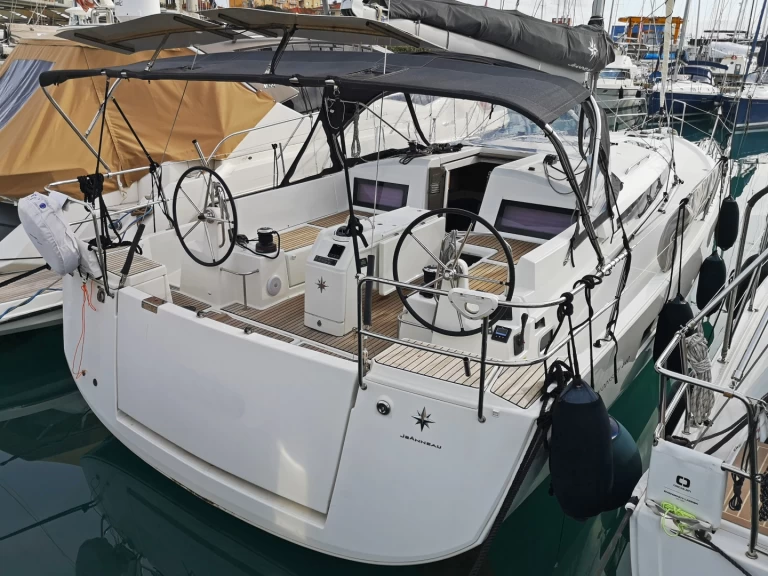 Jeanneau Sun Odyssey 440 - 4 cabine - 2 bagni a louer à Castiglioncello