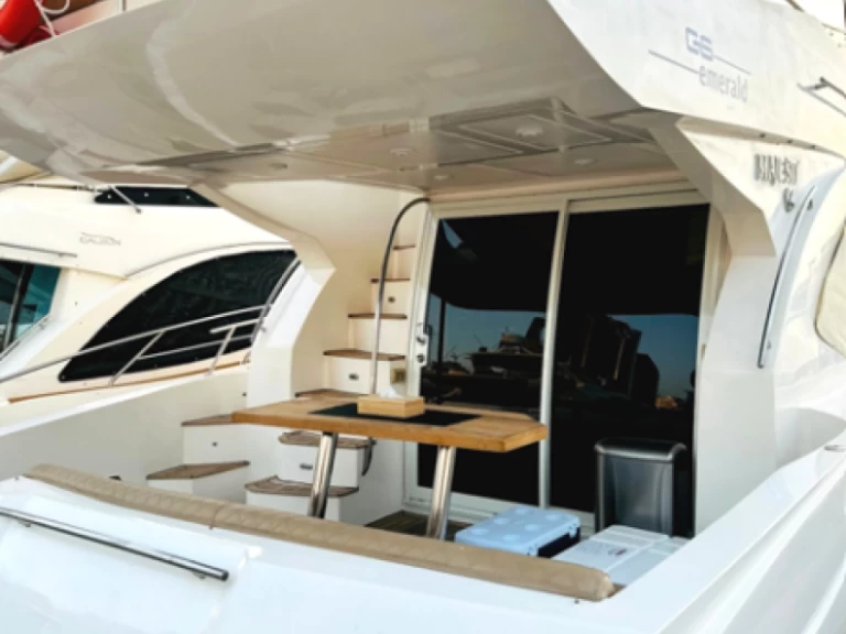 Louez un Gulf Craft - Majesty Yachts Majesty 44 à Dubai Marina