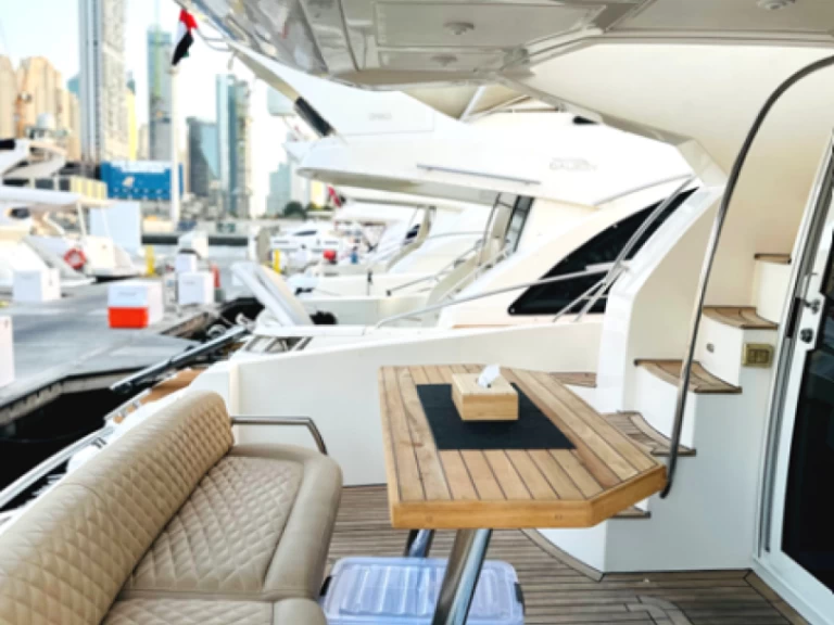 Location bateau Gulf Craft - Majesty Yachts Majesty 44 à Dubai Marina sur Samboat