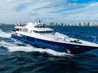 Noleggio Yacht di lusso Oceanfast con patente nautica