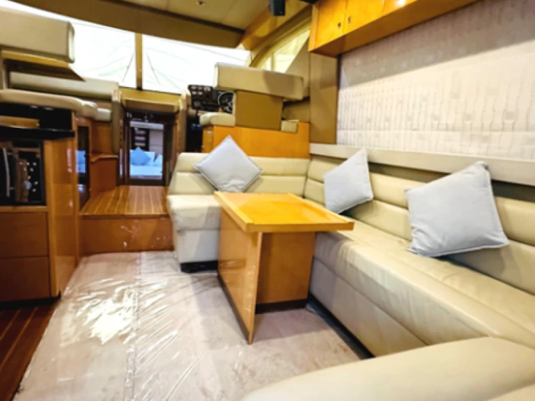 Location bateau Gulf Craft - Majesty Yachts Majesty 44 à Dubai Marina sur Samboat
