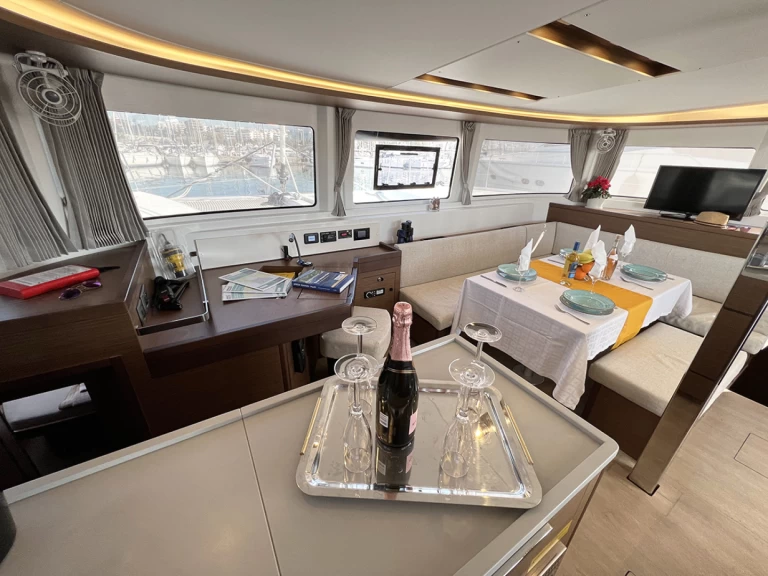 Louer Catamaran avec ou sans skipper Lagoon à Paros (Ile)