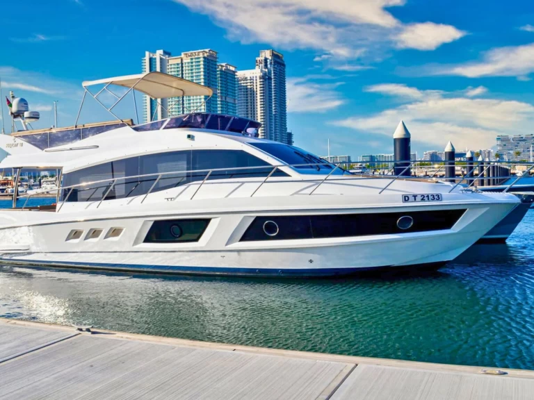 Location bateau Dubai Marina pas cher majesty 48ft