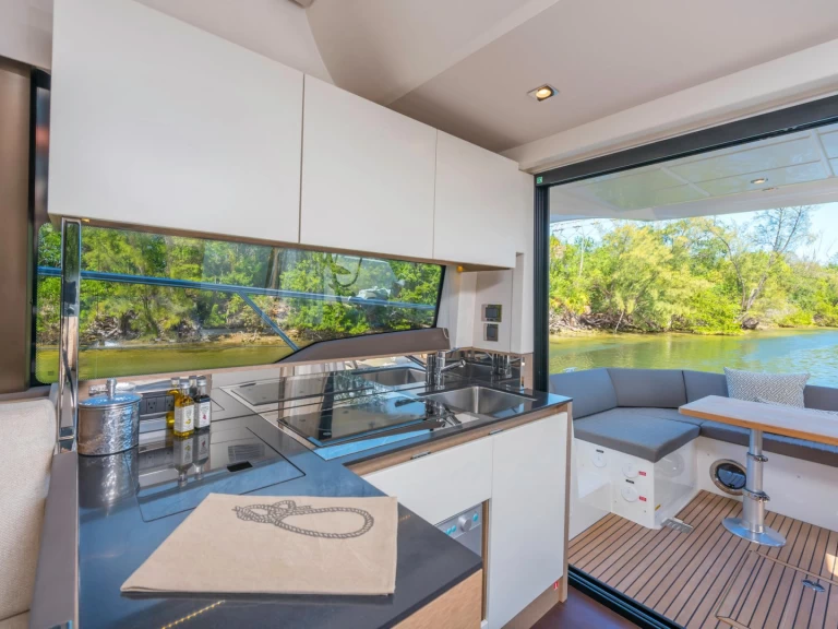 Louer Bateau à moteur avec ou sans skipper Prestige à Castellammare di Stabia