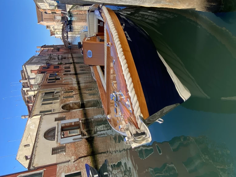 Location Bateau à moteur Montisola Archetti avec permis