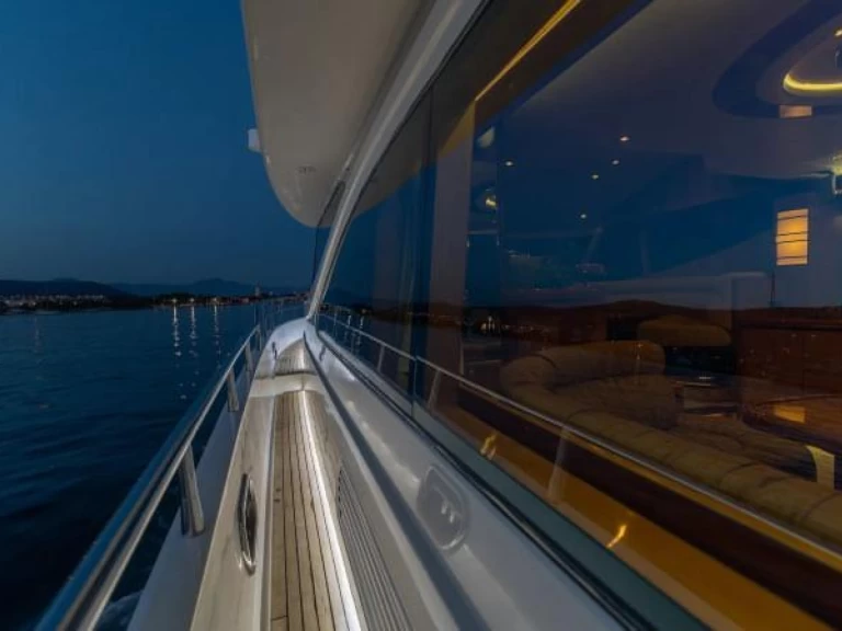 Louez un Custom Yaretti 2210  à Cannigione