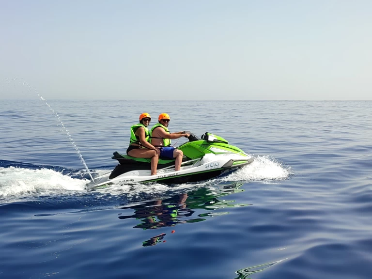 Louer Jet ski avec ou sans skipper Yamaha à Letojanni