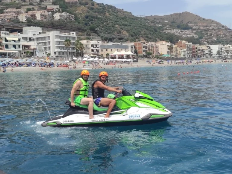 Louer Jet ski avec ou sans skipper Yamaha à Letojanni