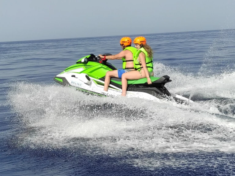Louer Jet ski avec ou sans skipper Yamaha à Letojanni