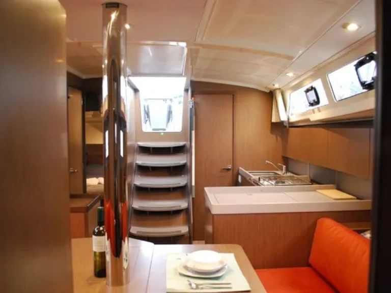 Bénéteau Oceanis 41.1 a louer à Perigiali