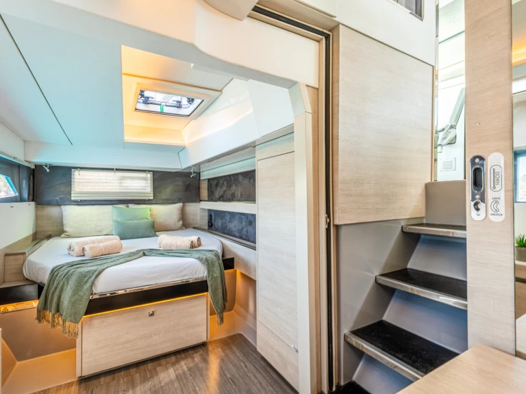 Catamaran à louer à Gouviá au meilleur prix