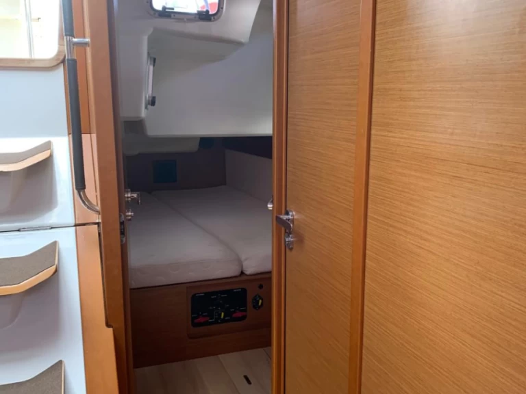 Location bateau Jeanneau Sun Odyssey 519 à Perigiali sur Samboat