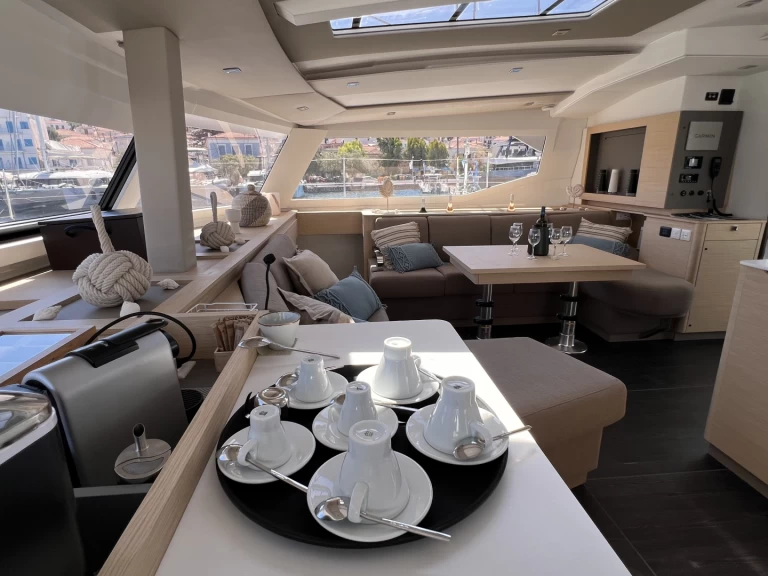 Louez un Fountaine Pajot Aura 51 à Perigiali