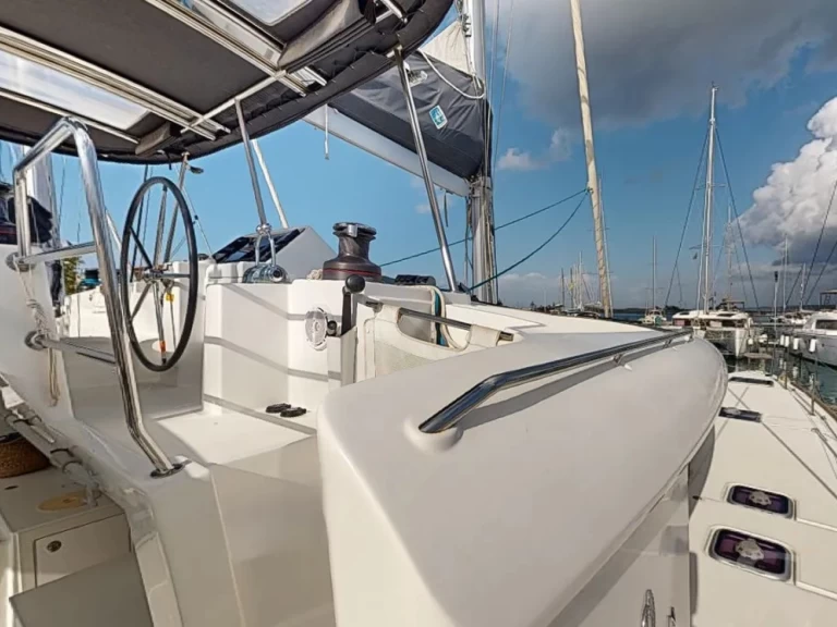 Louer Catamaran avec ou sans skipper Lagoon à Perigiali