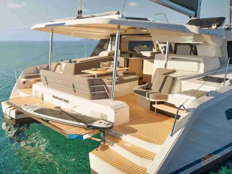 Location bateau Fountaine Pajot New 41 à Rodi Garganico sur Samboat