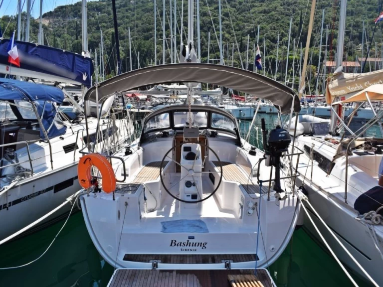 Louez un Bavaria Cruiser 34 à Zaton
