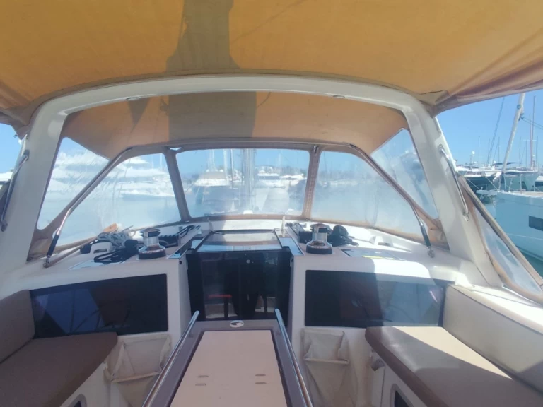 Bénéteau Oceanis 48 a louer à Gouviá