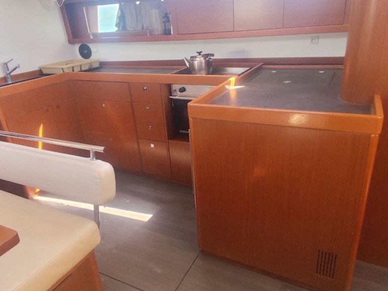 Louez un Bénéteau Oceanis 48 à Gouviá