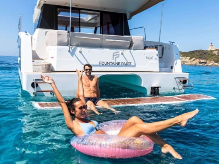 Louez un Fountaine Pajot Fountaine Pajot MY 40 à Phuket Yacht Haven Marina