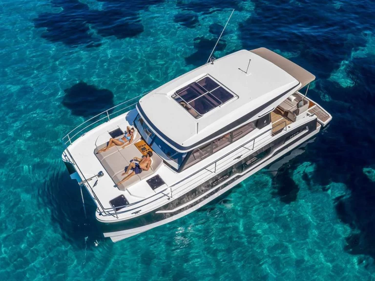 Louer Bateau à moteur avec ou sans skipper Fountaine Pajot à Phuket Yacht Haven Marina