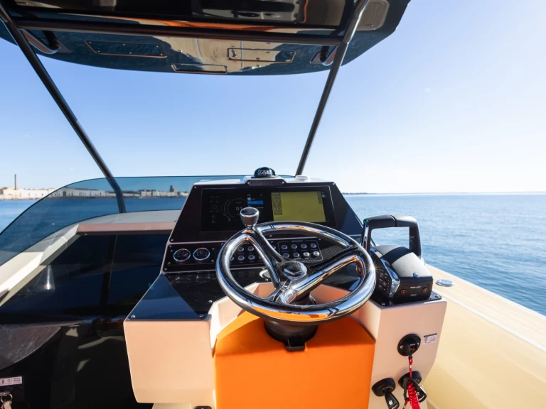 Location Bateau à moteur LILIBAEUM YACHT avec permis