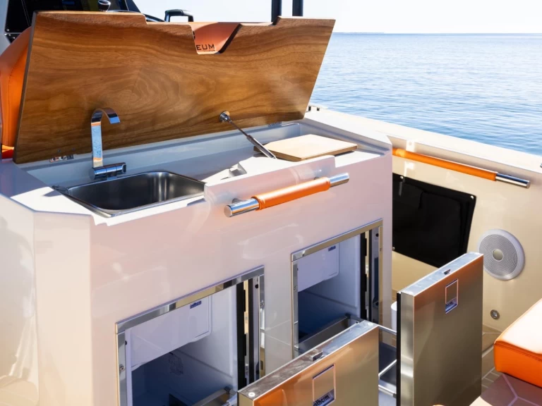 Bateau à moteur à louer à Taormina au meilleur prix