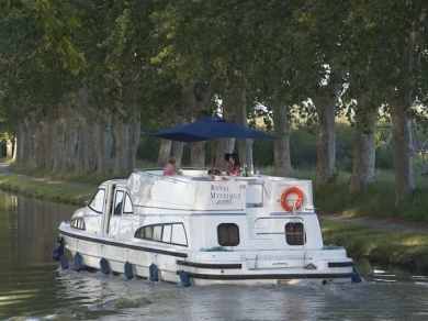 Hyr en Le Boat Royal Mystique A Chertsey 